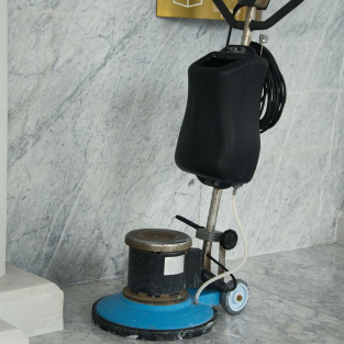 Sert Zemin Temizliği